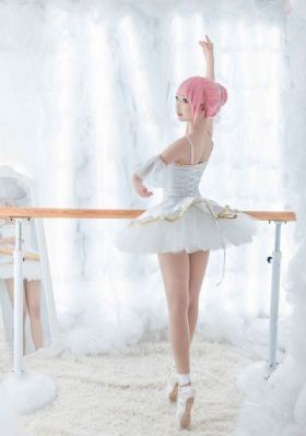 欧美女星羊绒毛衣街拍_4KBD在线观看